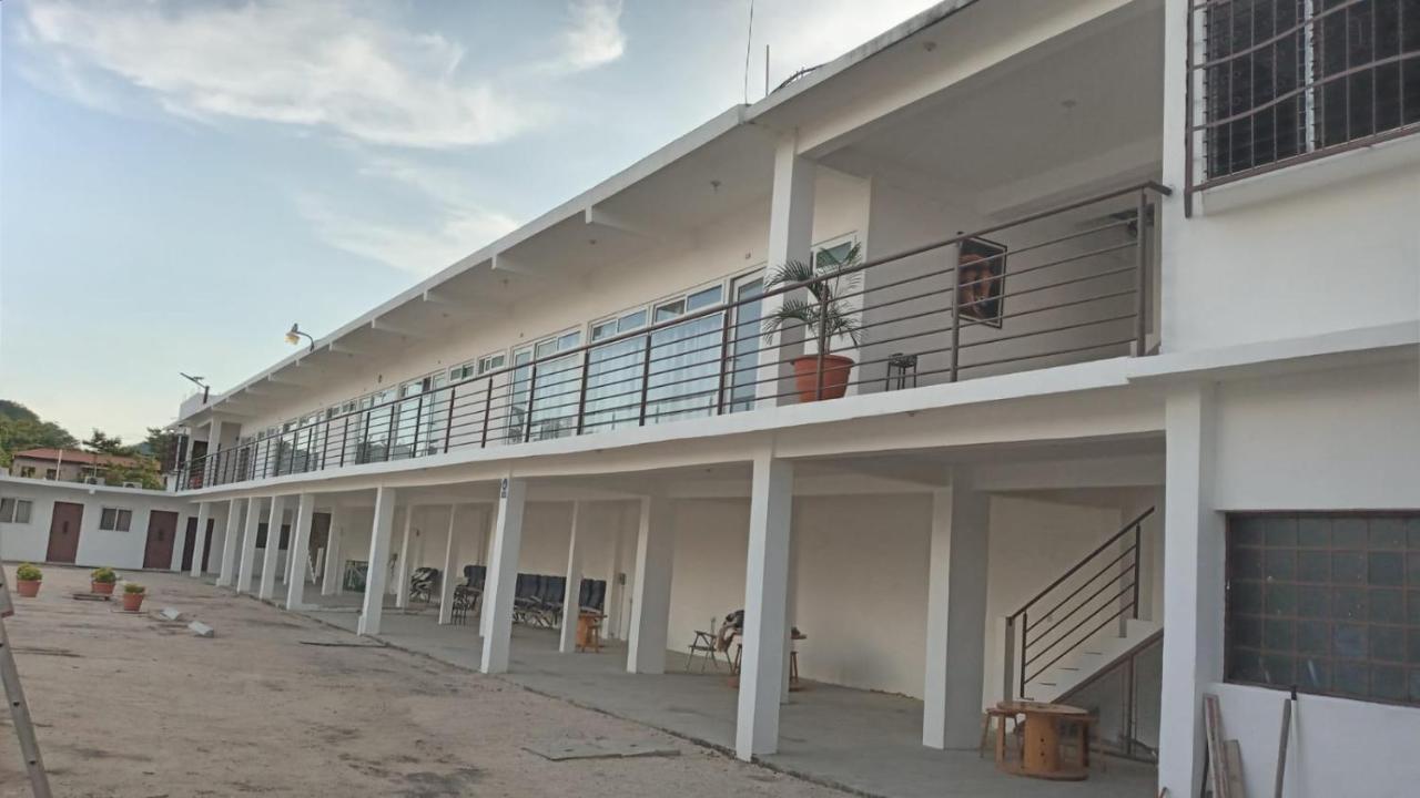 Apartamentos Mundo Maya Habitaciones Flores Bagian luar foto