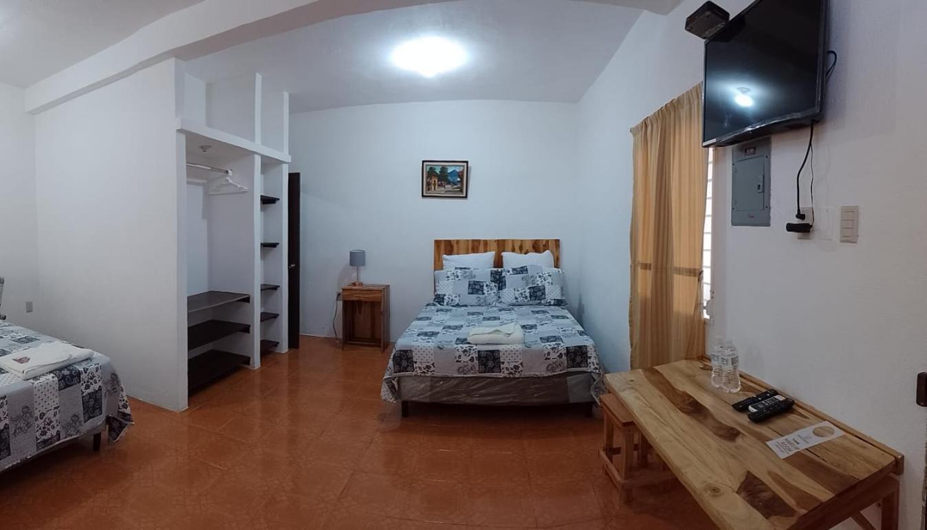 Apartamentos Mundo Maya Habitaciones Flores Bagian luar foto